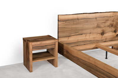 IGN. TIMBER. NIGHT. Nachttisch