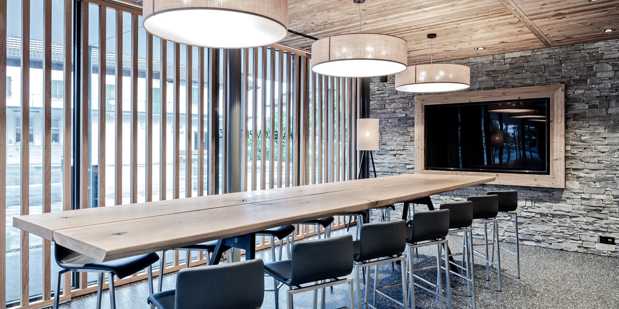 IGN. SKEW. High table